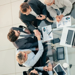 Ergonomia gamingu: idealne ustawienia biurka z regulacją wysokości